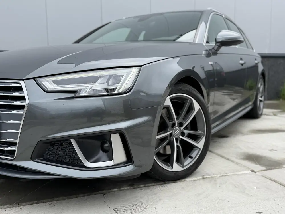 Audi A4 40 TFSI Sport S line edition uit 2019, foto 4