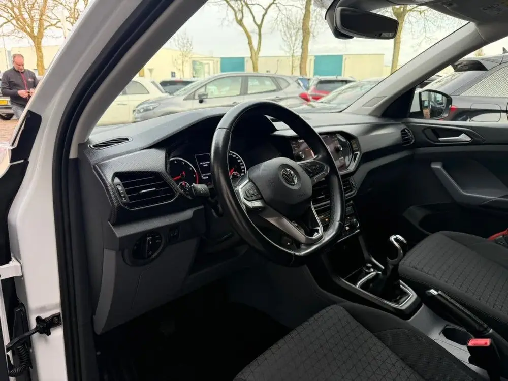 Volkswagen T-Cross 1.0 TSI R-Line (bj 2020) uit 2020, foto 2