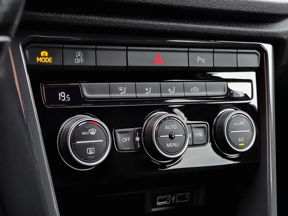 Volkswagen T-Roc 1.5 TSI AUT7 R-LINE SPORT NAVI DIGIDASH APP uit 2020, foto 10