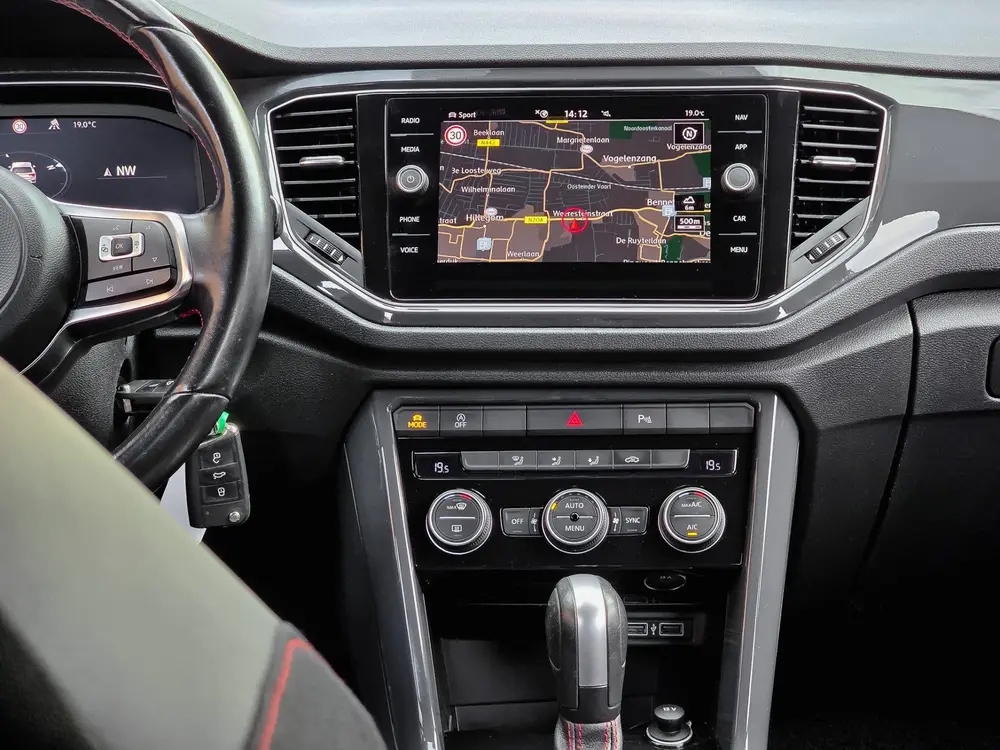 Volkswagen T-Roc 1.5 TSI AUT7 R-LINE SPORT NAVI DIGIDASH APP uit 2020, foto 13