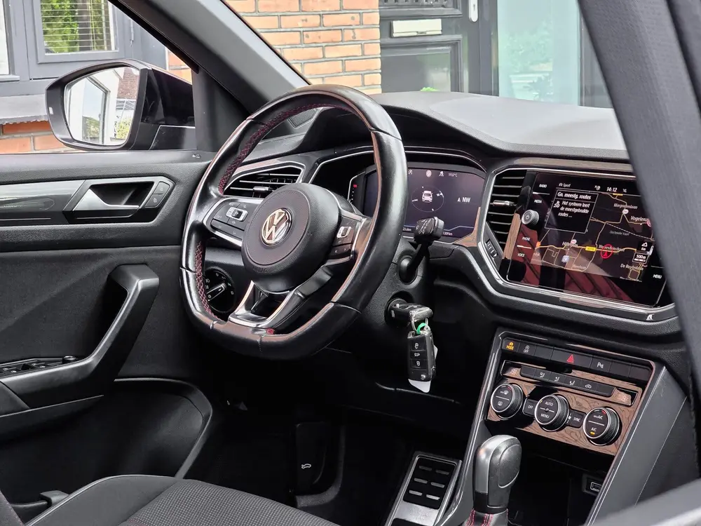 Volkswagen T-Roc 1.5 TSI AUT7 R-LINE SPORT NAVI DIGIDASH APP uit 2020, foto 4