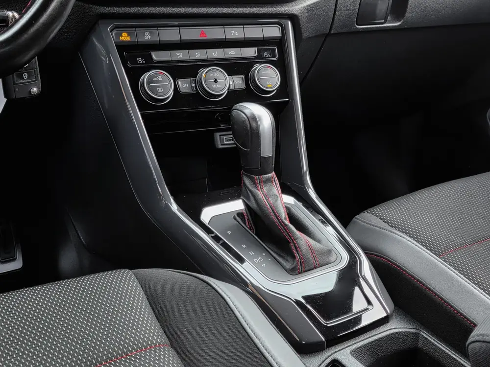 Volkswagen T-Roc 1.5 TSI AUT7 R-LINE SPORT NAVI DIGIDASH APP uit 2020, foto 6