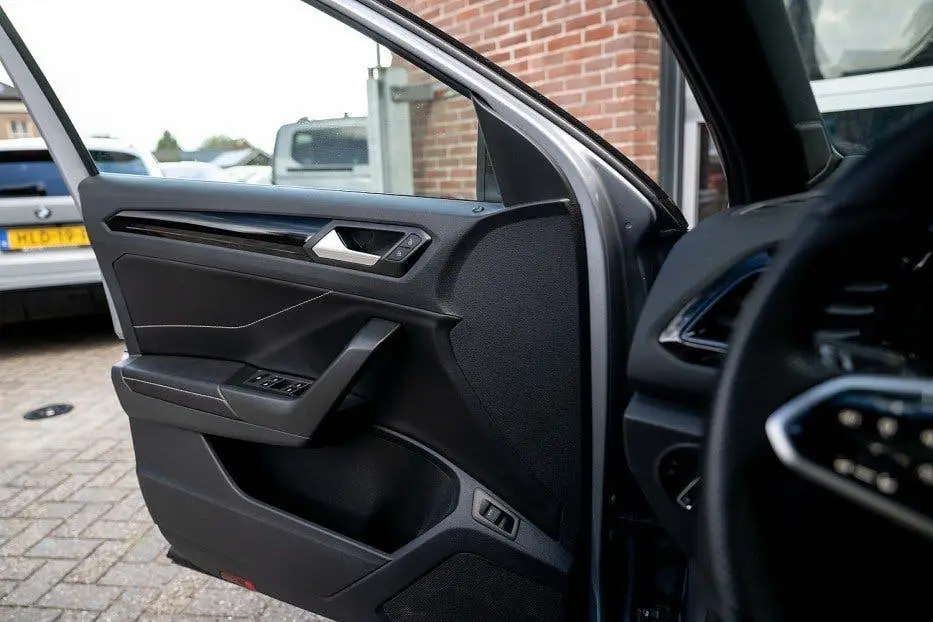 Volkswagen T-Roc 1.5 TSI R-Line | Panorama | IQ Drive ACC | uit 2023, foto 15