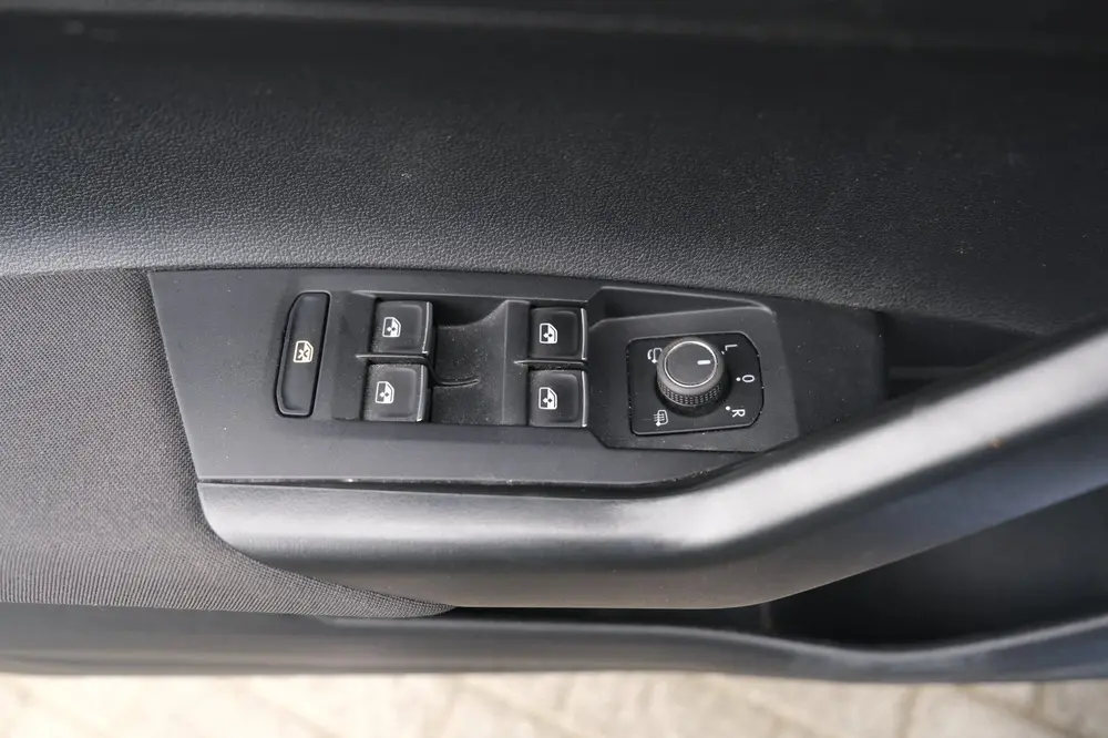 Volkswagen Taigo 1.5 TSI 150PK 2x R-Line DSG Pano IQ Matrix uit 2023, foto 12