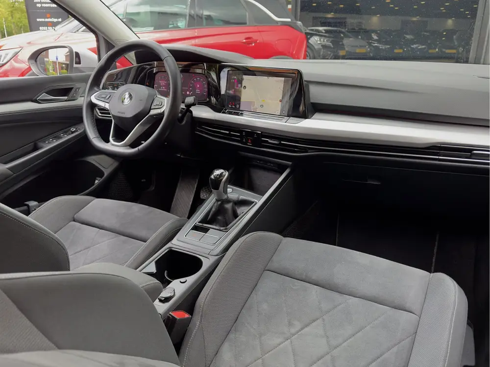 Volkswagen Golf 1.0 TSI LIFE NAVI DIGI-DASH APPLE-CARPLAY LE uit 2021, foto 2
