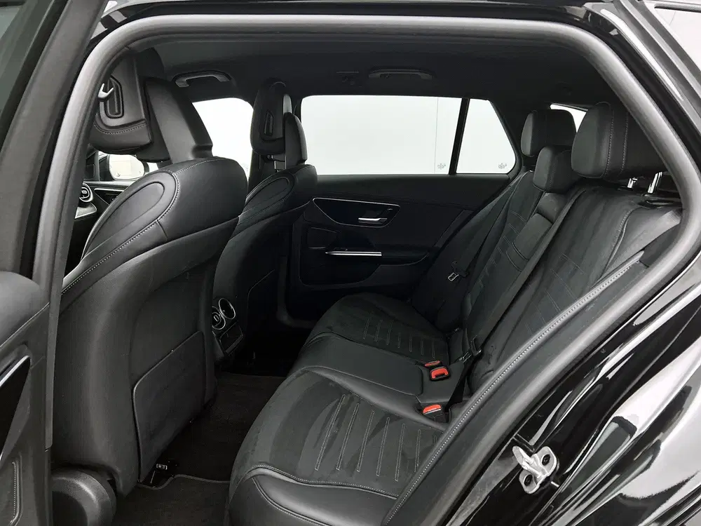 Mercedes-Benz C-Klasse 180 AMG Line uit 2024, foto 17