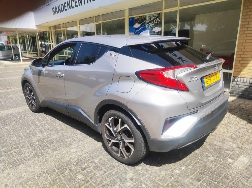 Toyota C-Hr 1.8 Hybrid Dynamic autom. 5 drs. uit 2019, foto 2