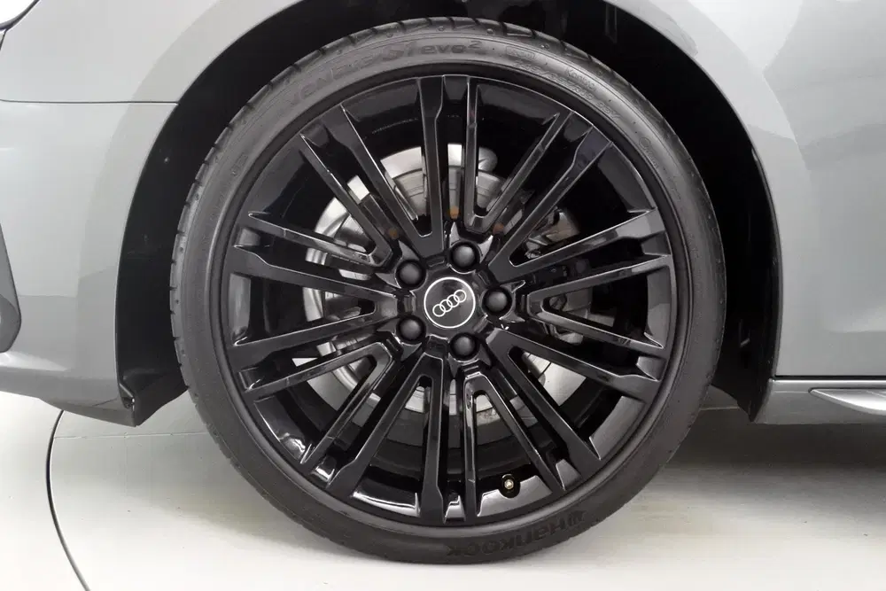 Audi A4 35 TFSi S-Line S-dak 19" uit 2024, foto 10