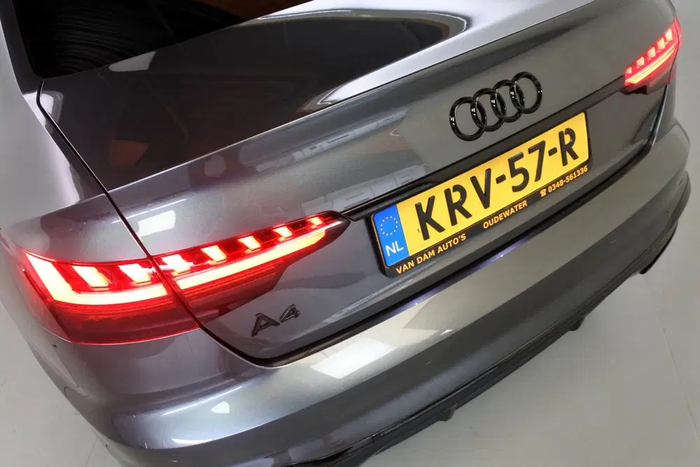 Audi A4 35 TFSi S-Line S-dak 19" uit 2024, foto 13