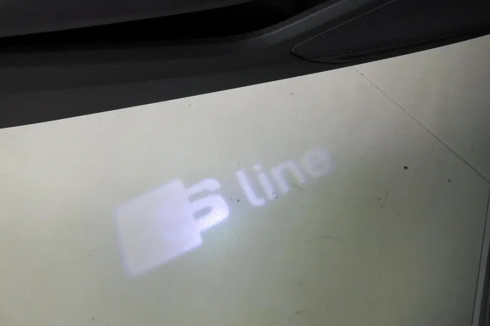 Audi A4 35 TFSi S-Line S-dak 19" uit 2024, foto 15