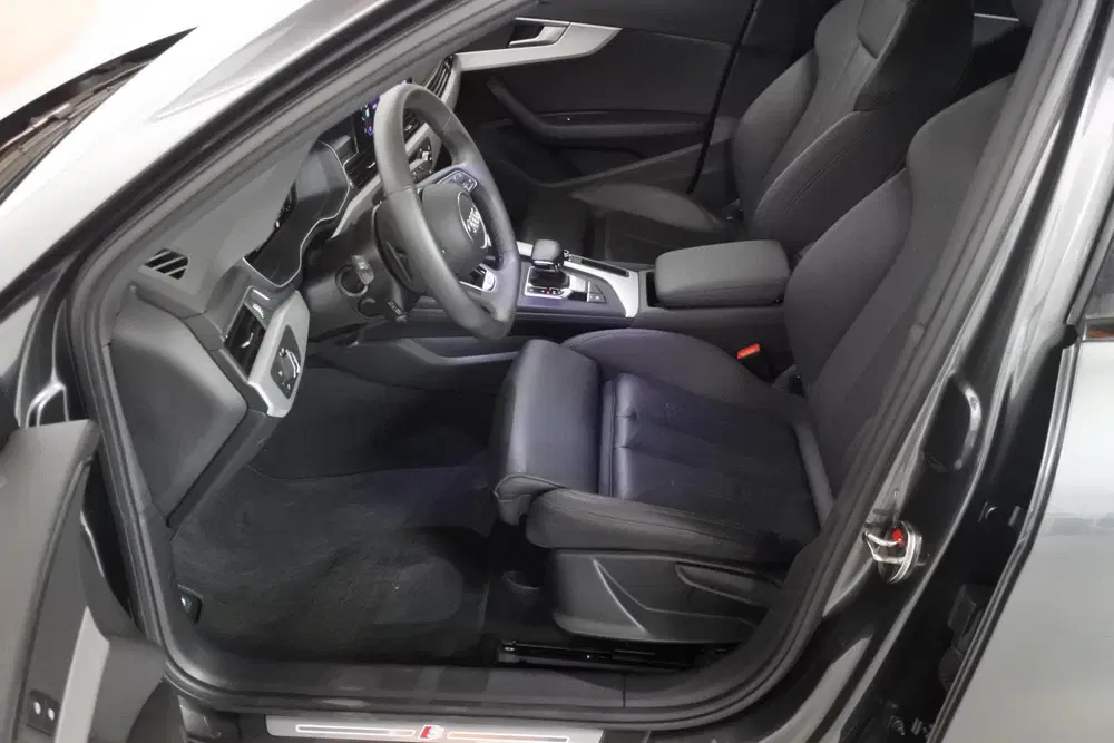 Audi A4 35 TFSi S-Line S-dak 19" uit 2024, foto 8