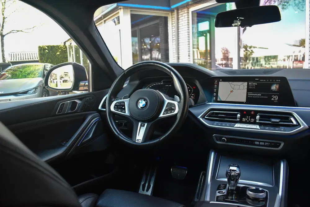 BMW X6 xDrive40i High Executive M-Sport Pano Head uit 2022, foto 11