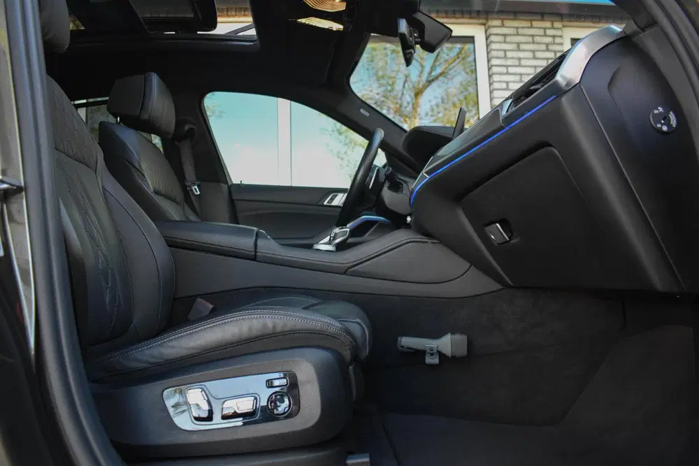 BMW X6 xDrive40i High Executive M-Sport Pano Head uit 2022, foto 8