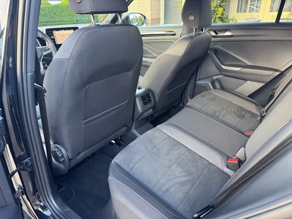 Volkswagen T-Roc 1.5 TSI 150pk DSG R-LINE EDITION Trekhaak uit 2025, foto 19