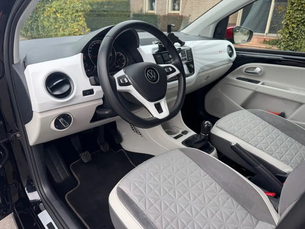 Volkswagen UP 1.0 BEATS  5-drs DAB Radio Lane Assist uit 2020, foto 10