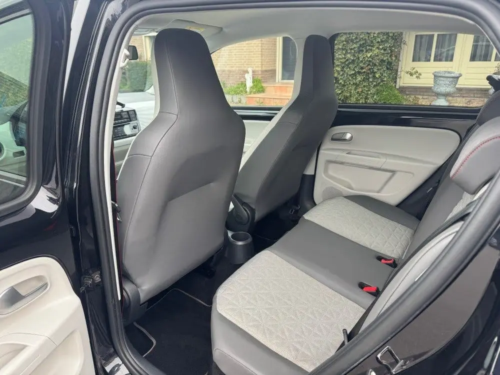 Volkswagen UP 1.0 BEATS  5-drs DAB Radio Lane Assist uit 2020, foto 11