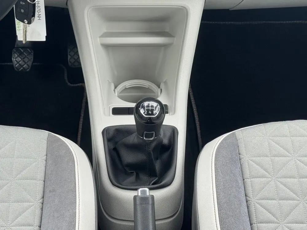 Volkswagen UP 1.0 BEATS  5-drs DAB Radio Lane Assist uit 2020, foto 18