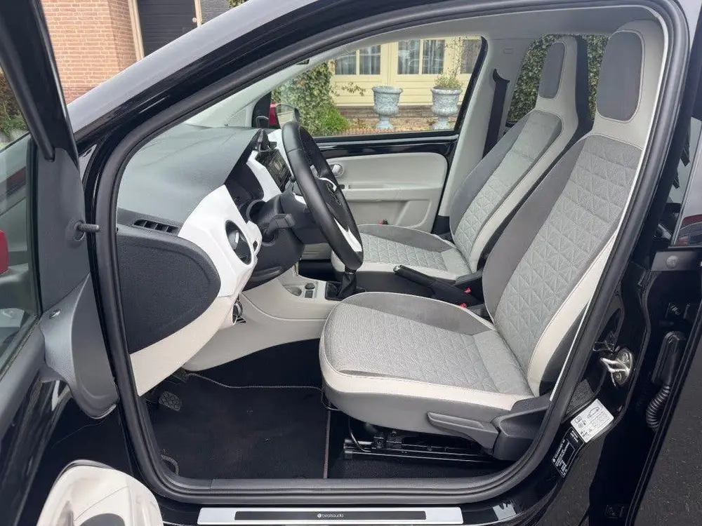 Volkswagen UP 1.0 BEATS  5-drs DAB Radio Lane Assist uit 2020, foto 7