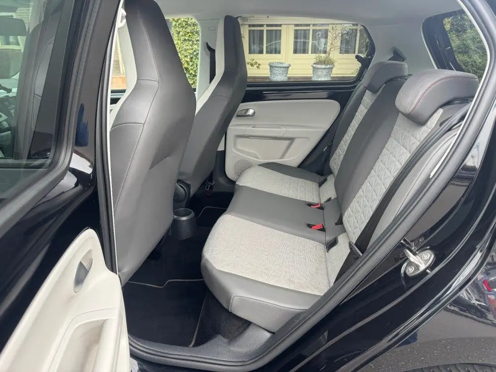 Volkswagen UP 1.0 BEATS  5-drs DAB Radio Lane Assist uit 2020, foto 8