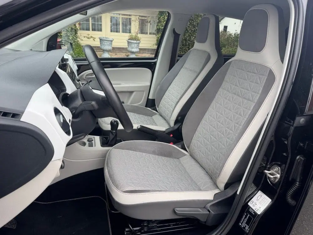 Volkswagen UP 1.0 BEATS  5-drs DAB Radio Lane Assist uit 2020, foto 9