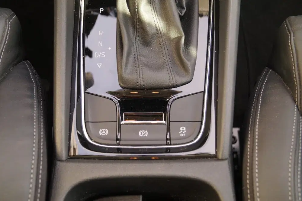 Skoda Karoq 2.0 TDI DSG Ambition -LEER-NAVI-ECC-PDC uit 2022, foto 11
