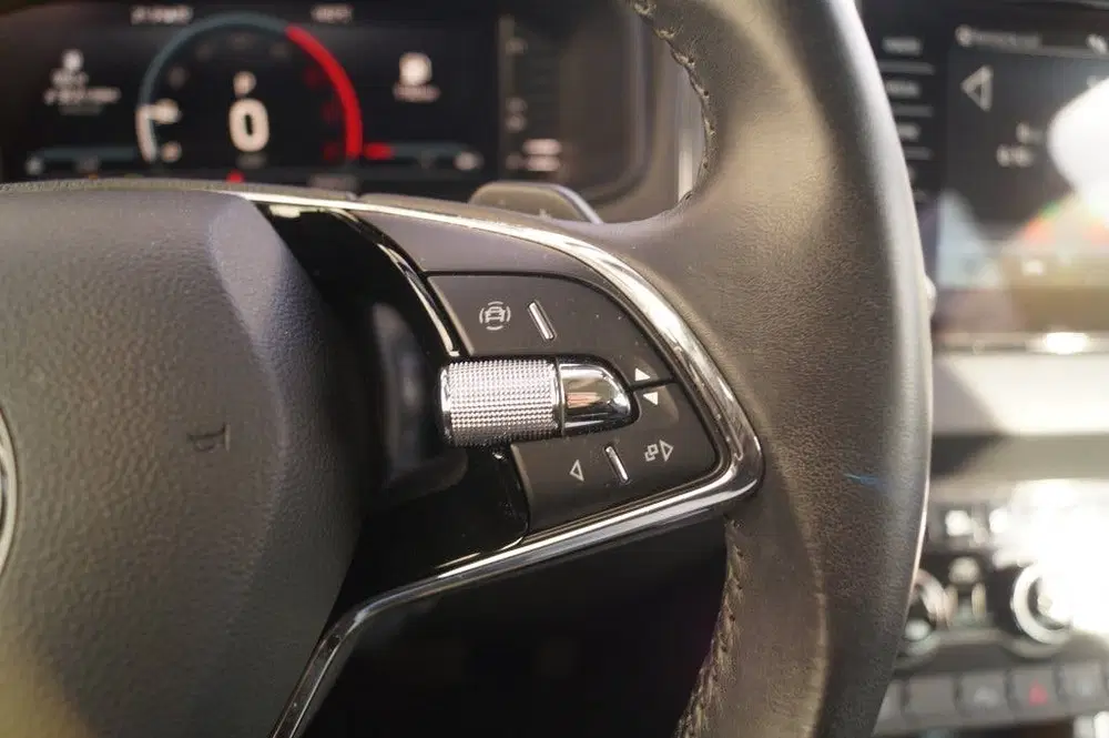 Skoda Karoq 2.0 TDI DSG Ambition -LEER-NAVI-ECC-PDC uit 2022, foto 20