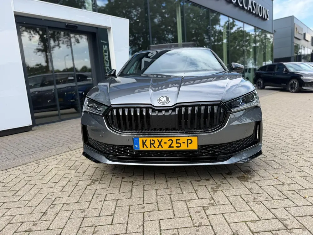 Skoda Superb 1.5 TSI PHEV Sportline Business 204 pk uit 2026, foto 2