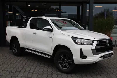 Toyota Hilux 2.4 D-4D X-TRA CAB CHALLENGER A uit 2023