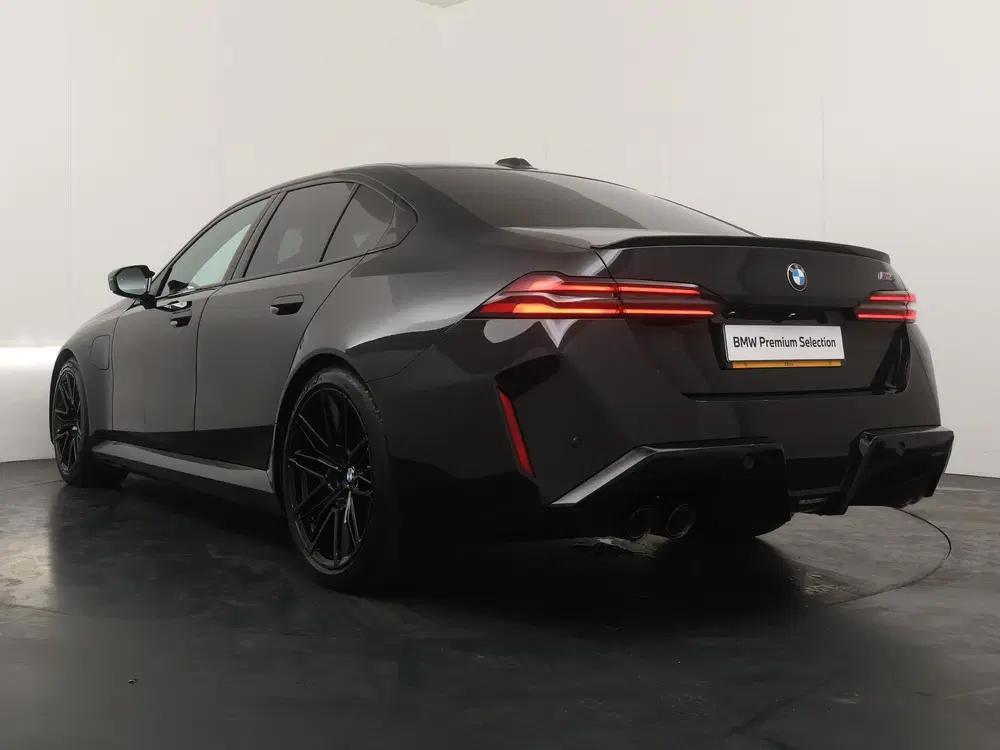 BMW M5 Sedan uit 2025, foto 10