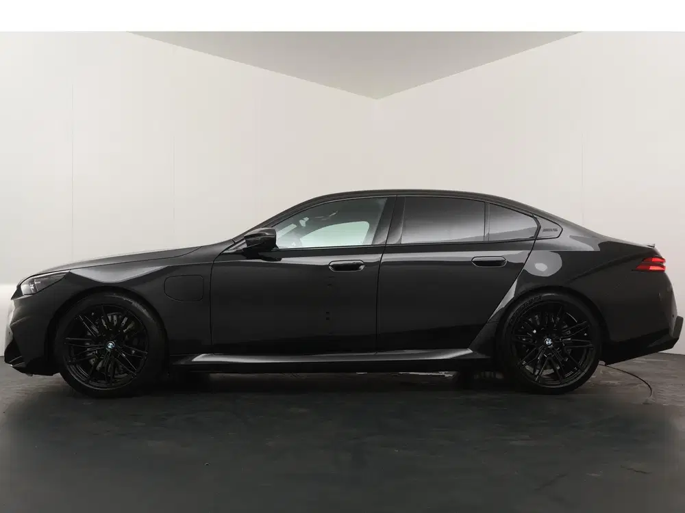 BMW M5 Sedan uit 2025, foto 11