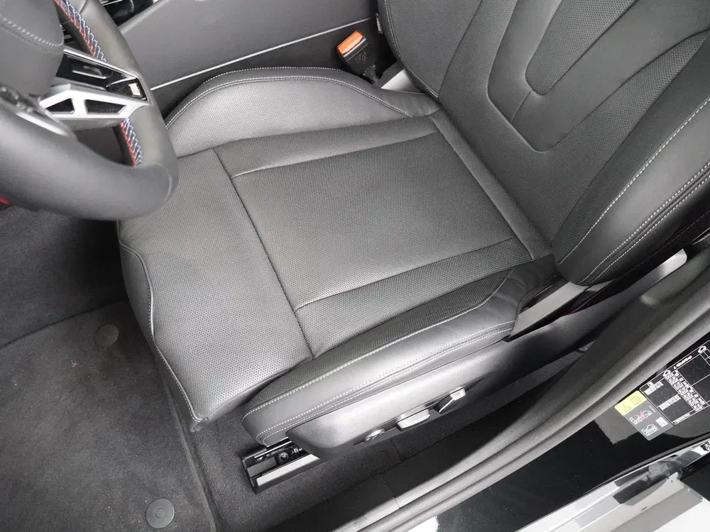 BMW M5 Sedan uit 2025, foto 12