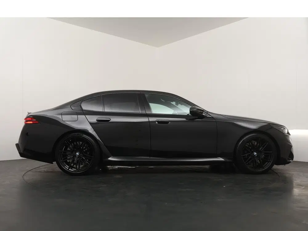 BMW M5 Sedan uit 2025, foto 7