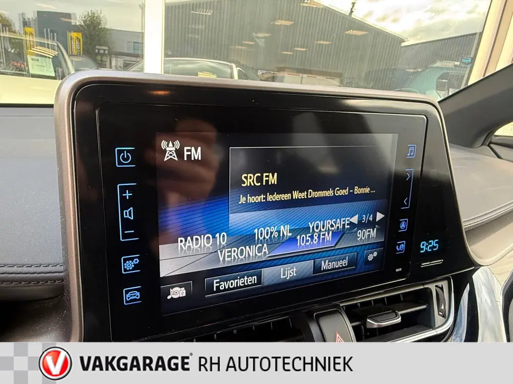 Toyota C-Hr 1.8 Hybrid Dynamic uit 2019, foto 12