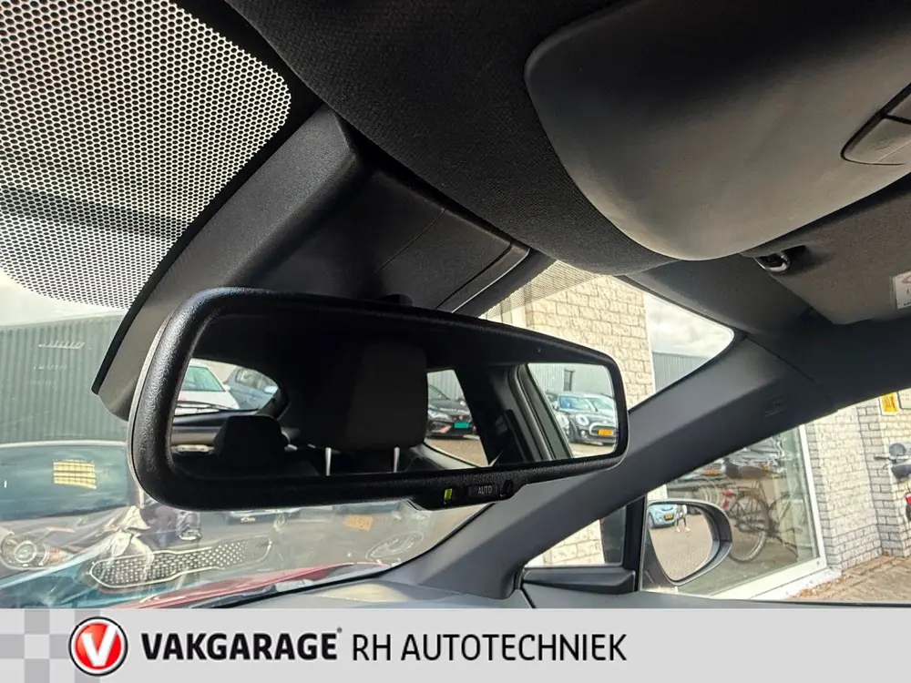 Toyota C-Hr 1.8 Hybrid Dynamic uit 2019, foto 20