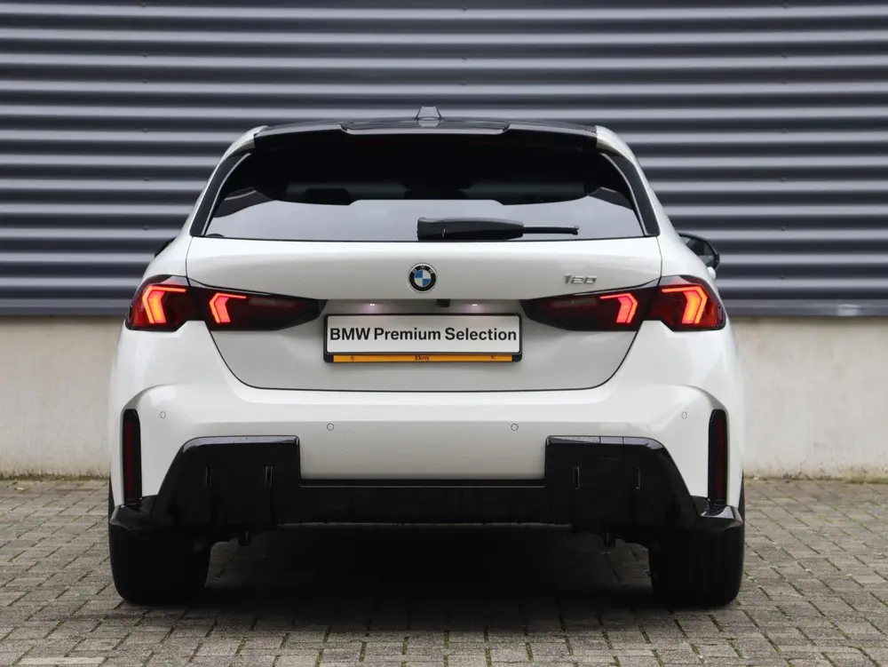 BMW 1-serie 5-deurs 120 uit 2025, foto 4
