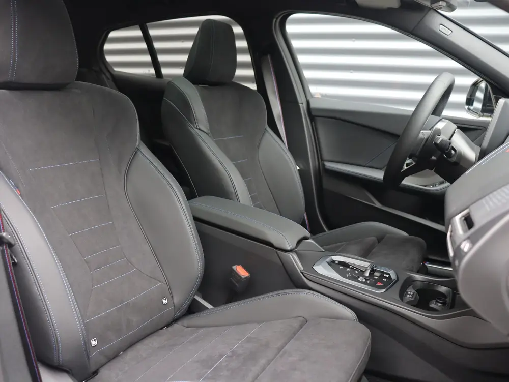 BMW 1-serie 5-deurs 120 uit 2025, foto 8