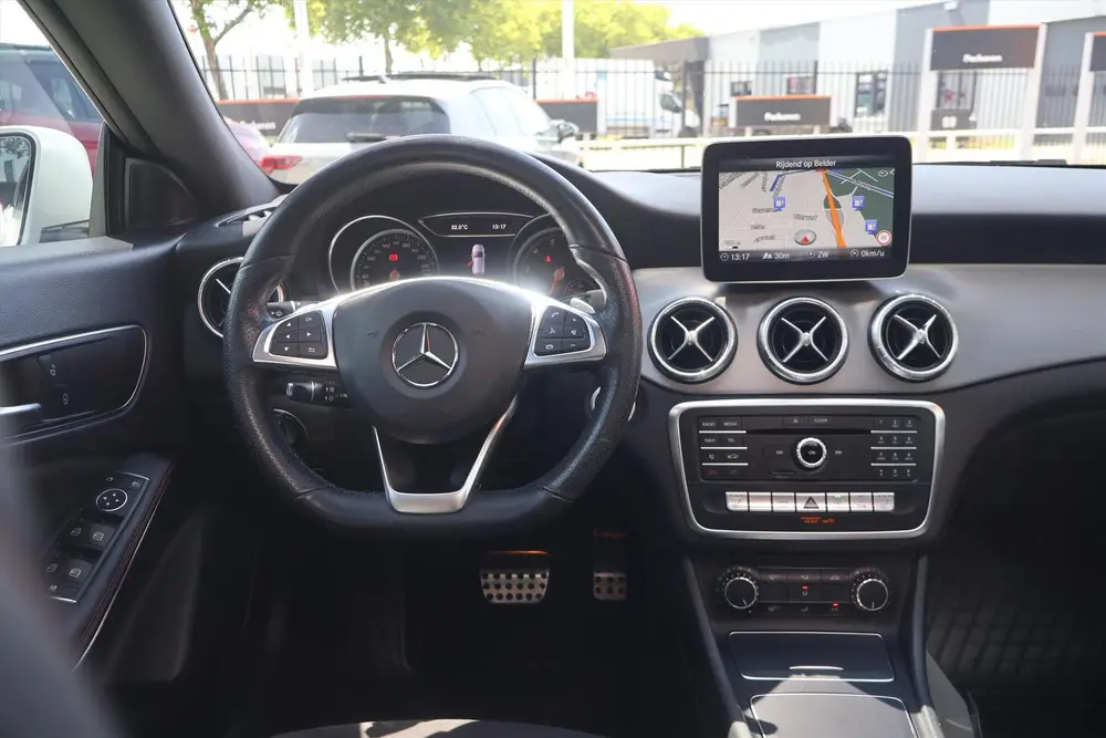 Mercedes-Benz CLA 180 AMG-LINE Magno Polarzilver uit 2019, foto 6