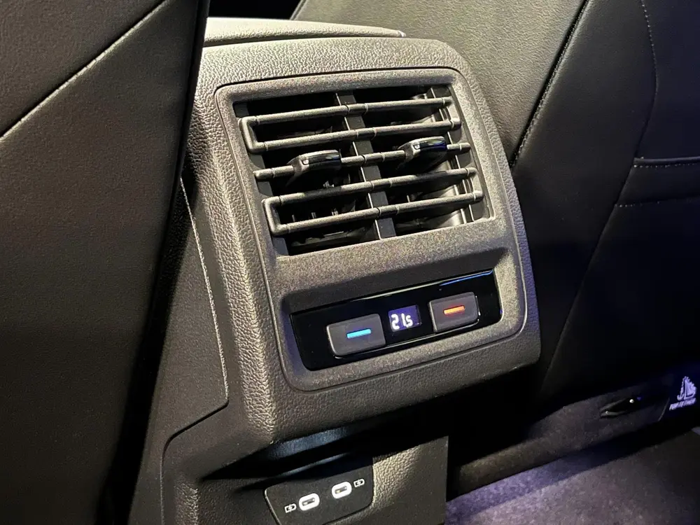 Volkswagen Golf 2.0 TSI R 4Motion | AKRAPOVIC | PANO | LEDER uit 2021, foto 20