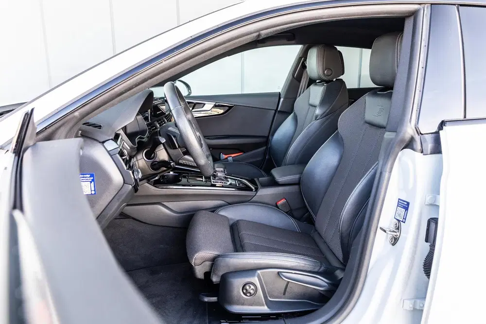 Audi A5 35 TFSI 150pk S edition Competition uit 2023, foto 4