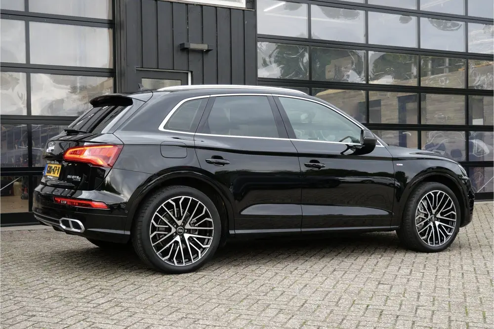 Audi Q5 55 TFSI e Quattro Competition uit 2020, foto 3