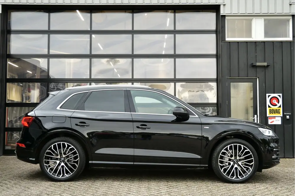 Audi Q5 55 TFSI e Quattro Competition uit 2020, foto 4