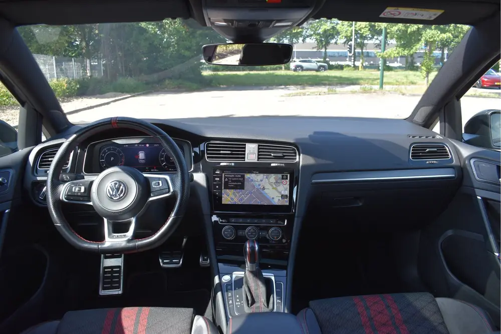Volkswagen Golf 2.0 TSI GTI TCR Performance Pack Executive 2 uit 2019, foto 15