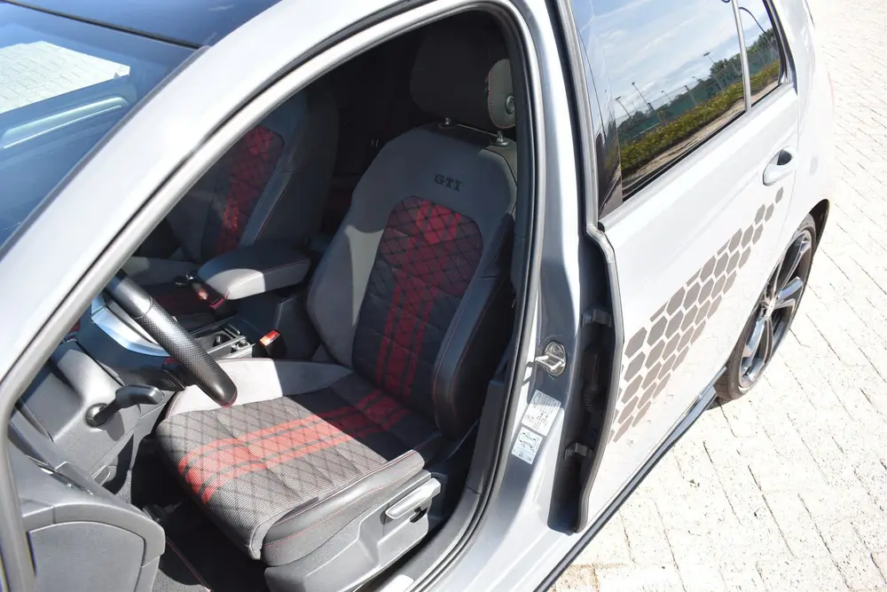 Volkswagen Golf 2.0 TSI GTI TCR Performance Pack Executive 2 uit 2019, foto 17