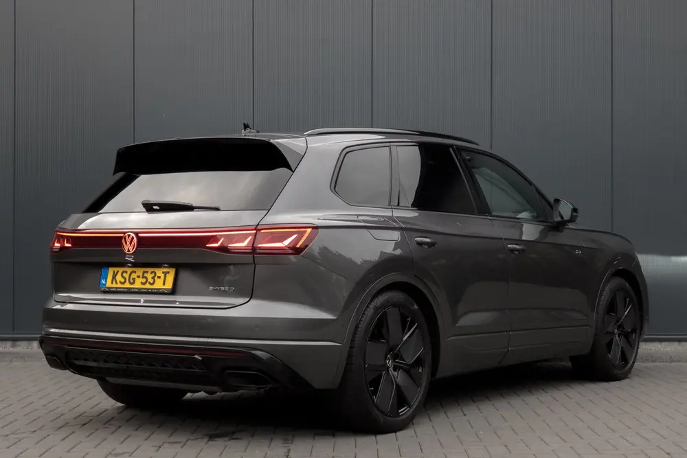 Volkswagen Touareg 3.0 TSi eHybrid 4MOTION R | Panoramadak | uit 2024, foto 2