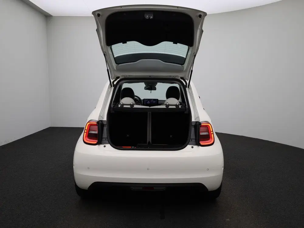 Fiat 500e 42 kWh La Prima by Bocelli uit 2023, foto 11