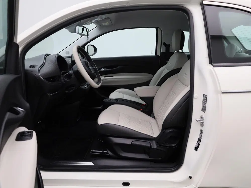 Fiat 500e 42 kWh La Prima by Bocelli uit 2023, foto 9