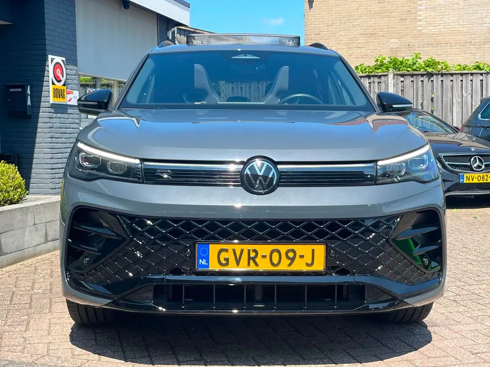 Volkswagen Tiguan 1.5 eHybrid R-Line pano trekh 1EIG 272PK N uit 2024, foto 10