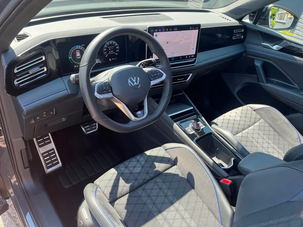 Volkswagen Tiguan 1.5 eHybrid R-Line pano trekh 1EIG 272PK N uit 2024, foto 12