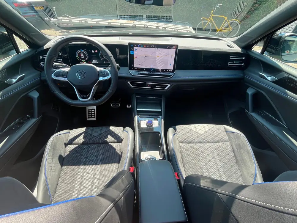 Volkswagen Tiguan 1.5 eHybrid R-Line pano trekh 1EIG 272PK N uit 2024, foto 13