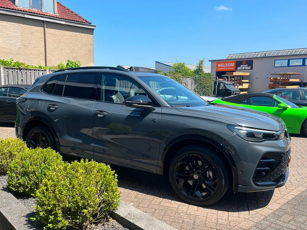 Volkswagen Tiguan 1.5 eHybrid R-Line pano trekh 1EIG 272PK N uit 2024, foto 8